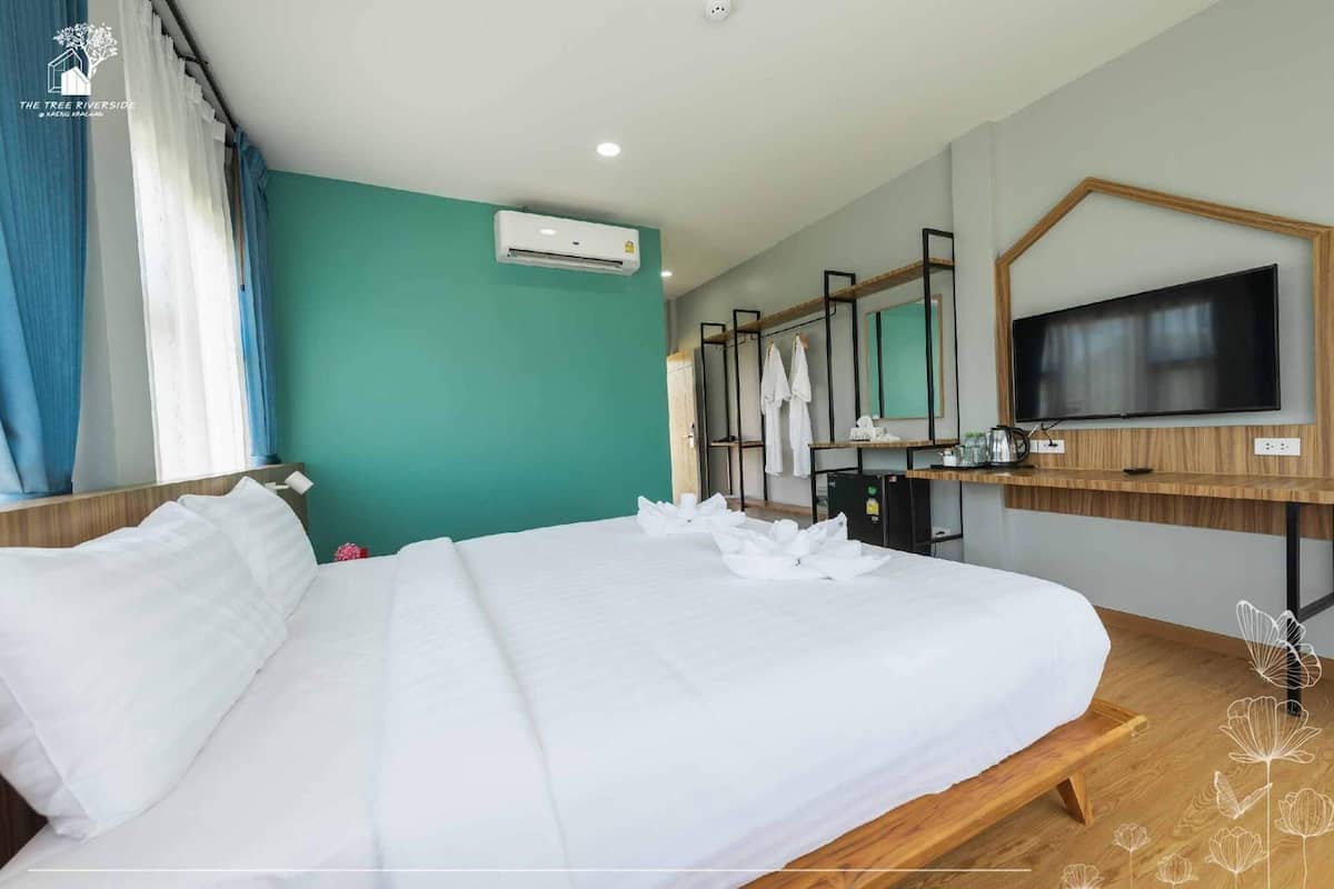 Superior Double Room | In-room safe, desk, blackout drapes, free cribs/infant beds