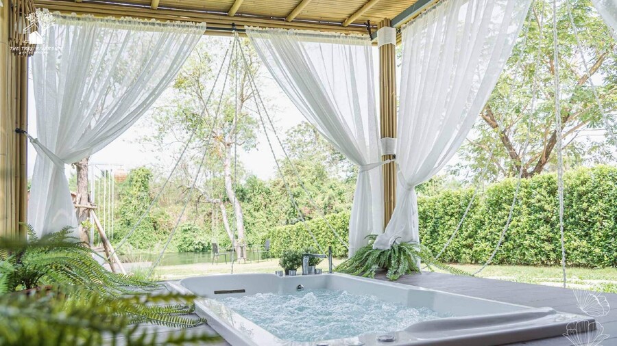 甘卡章樹河畔度假村