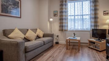 公寓 (1 Bedroom) | 起居区 | 17-英寸纯平电视 (配备有线频道)、电视