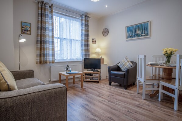 Apartment (1 Bedroom) | Living area | 17-inch flat-screen TV with cable channels, TV - Arcadia - 1 Bedroom Apartment - Tenby (Tenby)