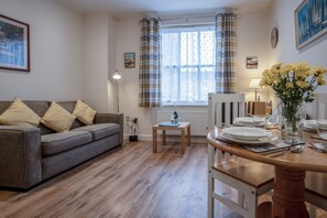 Apartment (1 Bedroom) | Living area | 17-inch flat-screen TV with cable channels, TV - Arcadia - 1 Bedroom Apartment - Tenby (Tenby)