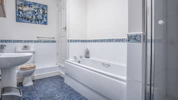 Apartment (1 Bedroom) | Bathroom