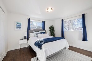 5 habitaciones, tabla de planchar con plancha y cuna de viaje