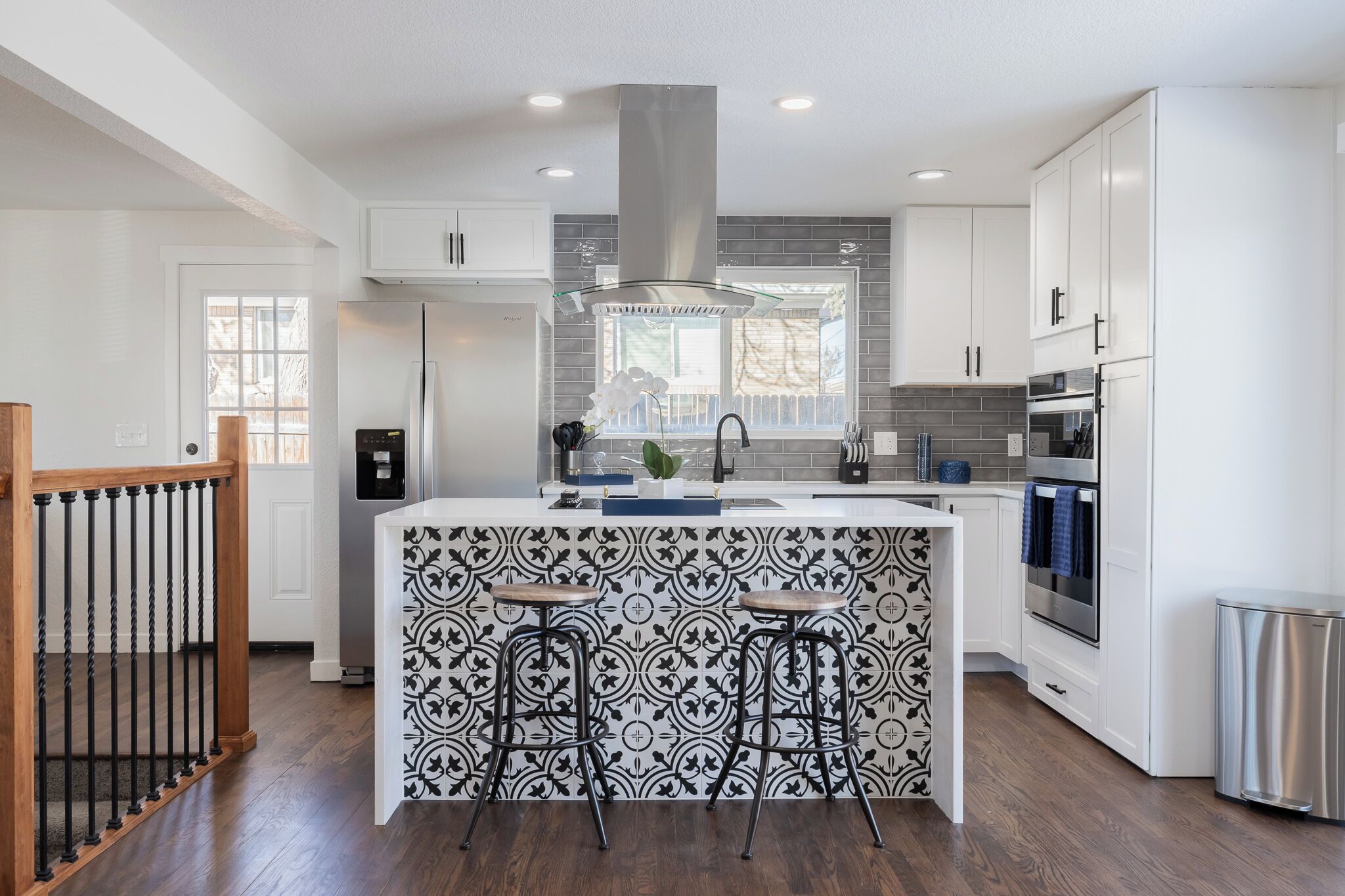 Geladeira, micro-ondas, fogão, cooktop