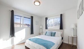 5 bedrooms, iron/ironing board, travel crib, free WiFi - The Denver Den | Fast Wifi | Foosball (Westminster)