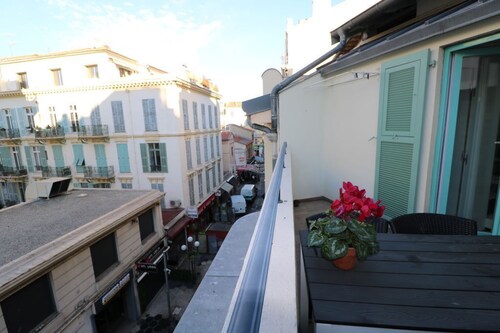 Beautiful loft studio in Nice center, close to beach !