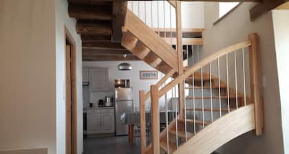 Detached 19th-century farmhouse in the Ségala region of Aveyron