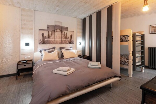 1 bedroom, iron/ironing board, travel crib, free WiFi - Gîte NOMINOË *** Estate with SPA (Meslan)