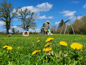 Children's area - Cozy rental in Blomard with shared pool and pet-friendly (Blomard)