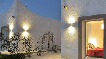 Depan hartanah - siang/malam