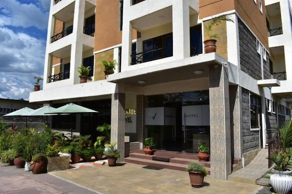 Front of property - Seranade Hotel Nakuru (Nakuru)