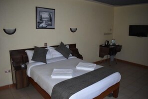 Standard Room | Bed sheets - Seranade Hotel Nakuru (Nakuru)