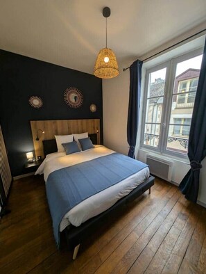 2 chambres, fer et planche à repasser, Wi-Fi, draps fournis