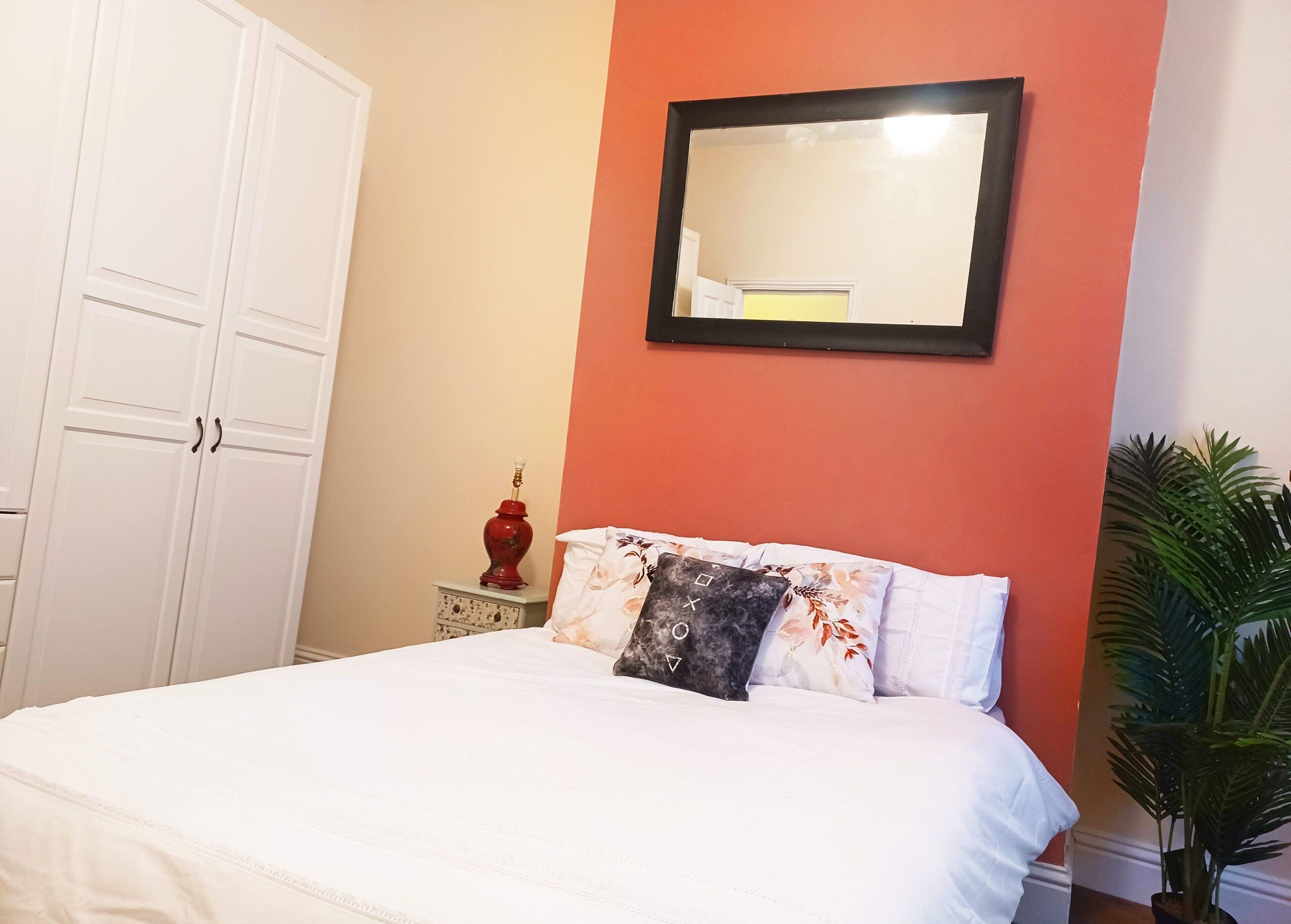 4 soveværelser, strygejern/strygebræt, internetforbindelse, sengetøj