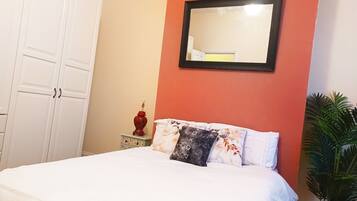 4 soveværelser, strygejern/strygebræt, internetforbindelse, sengetøj