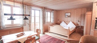 Modern apartment with balcony directly on the lake