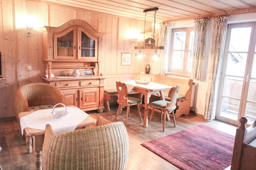 modernes Appartement mit Balkon direkt am See