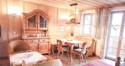 modernes Appartement mit Balkon direkt am See