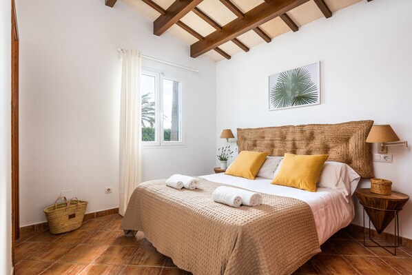 3 bedrooms, iron/ironing board, free WiFi, bed sheets