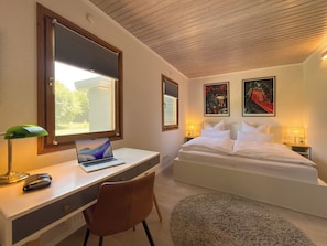 2 bedrooms, desk, iron/ironing board, WiFi (free)