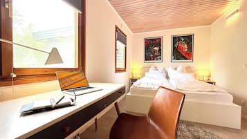 2 bedrooms, desk, iron/ironing board, free WiFi