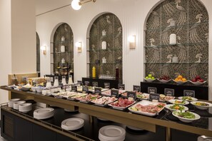 Desayuno buffet todos los días (con cargo)