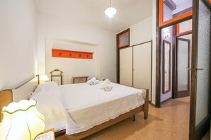 1 bedroom, WiFi, bed sheets - Sergio Il Gufo Apartments (Toscolano Maderno)