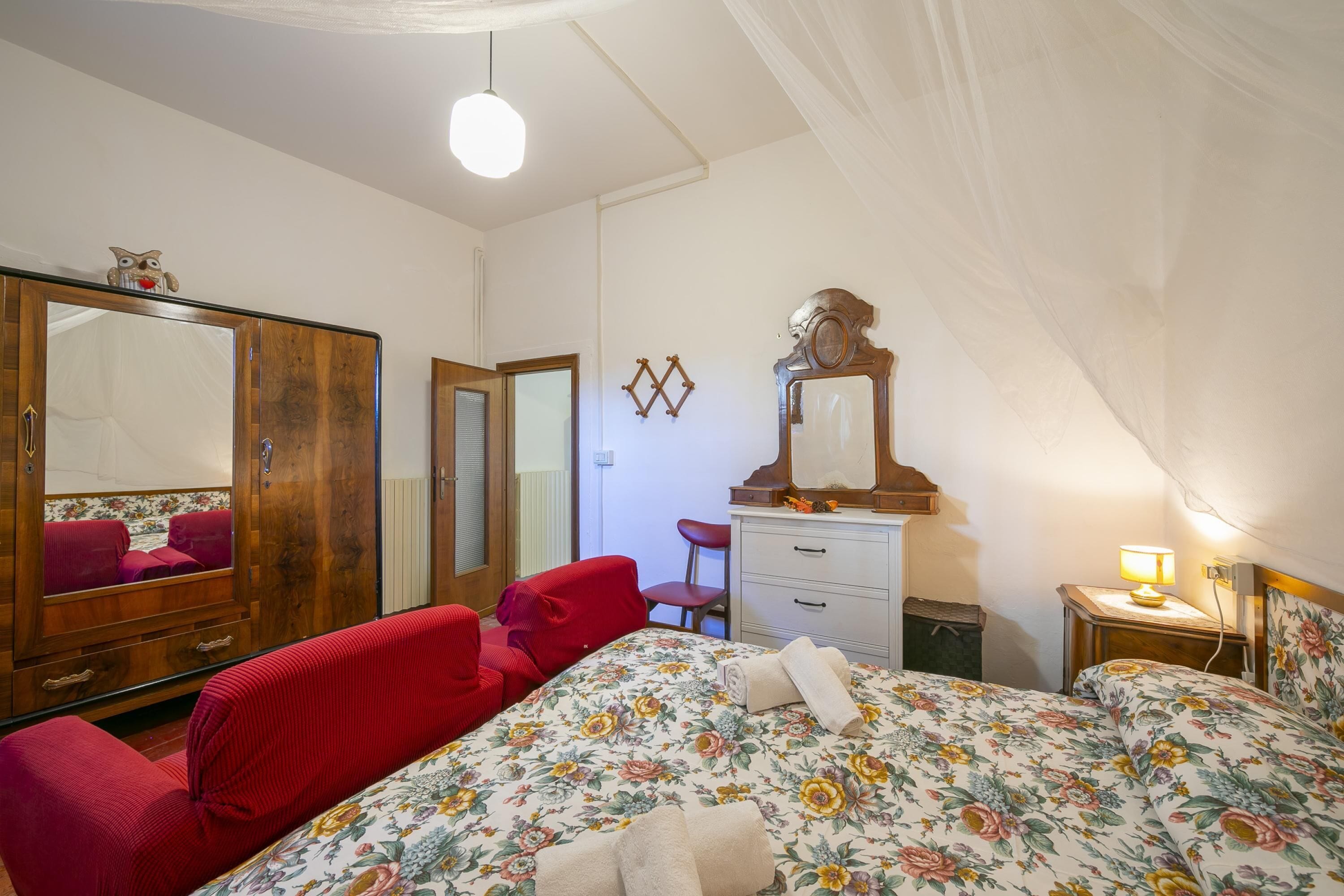 Appartamento Standard, camere multiple (Gufo- Flowers -100m  Near Lake) | 1 camera, Wi-Fi (a pagamento), lenzuola