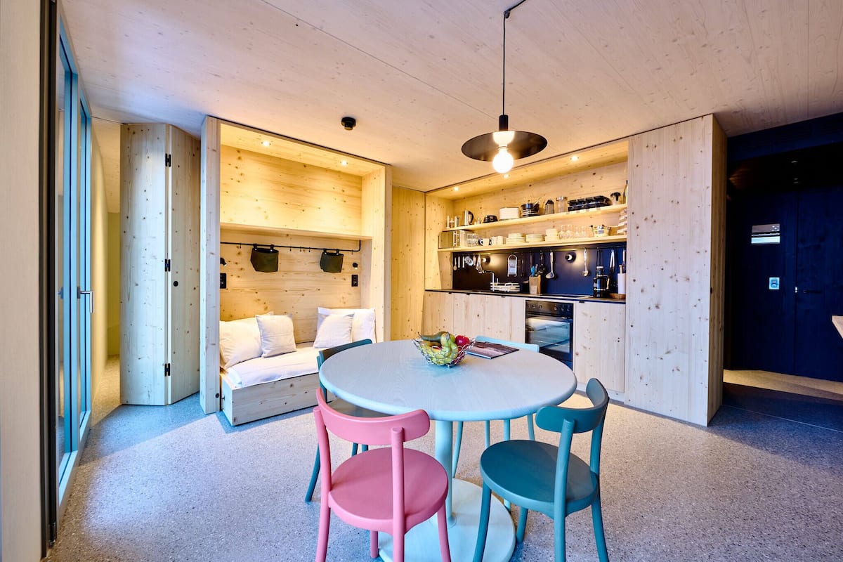 Appartement Deluxe | Coin séjour | TV connectée de 45 pouces avec chaßnes numériques, télévision, Netflix