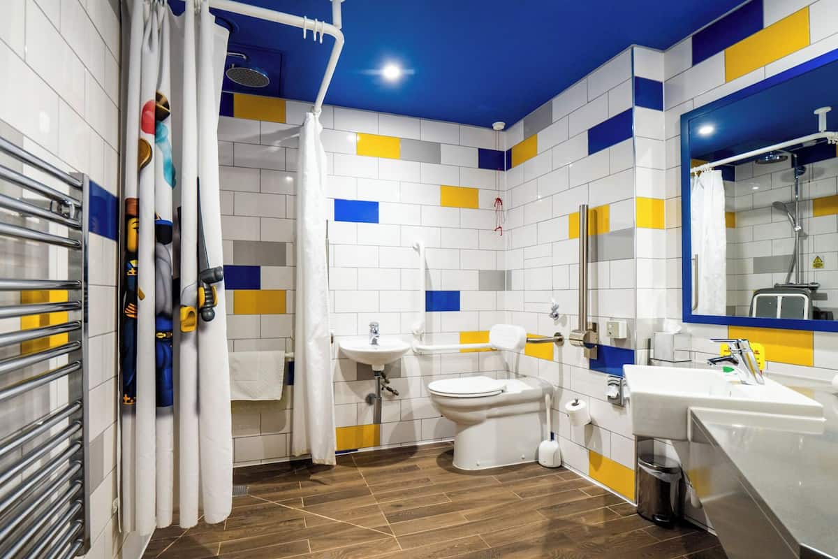 Accessible Premium Knight Room | Bathroom