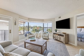 Smart TV, books - Great Marina Views, Steps to Pool, Bike to Beach (Hilton Head Island)