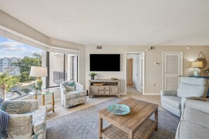 Smart TV, books - Stunning Marina & Water Views - Newly Renovated Bathrooms, Bike to Beach! (Hilton Head Island)