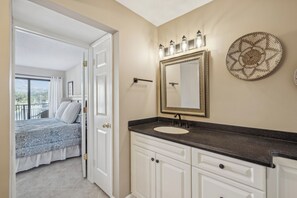 3 bedrooms, iron/ironing board, free WiFi, bed sheets - Great Marina Views, Steps to Pool, Bike to Beach (Hilton Head Island)