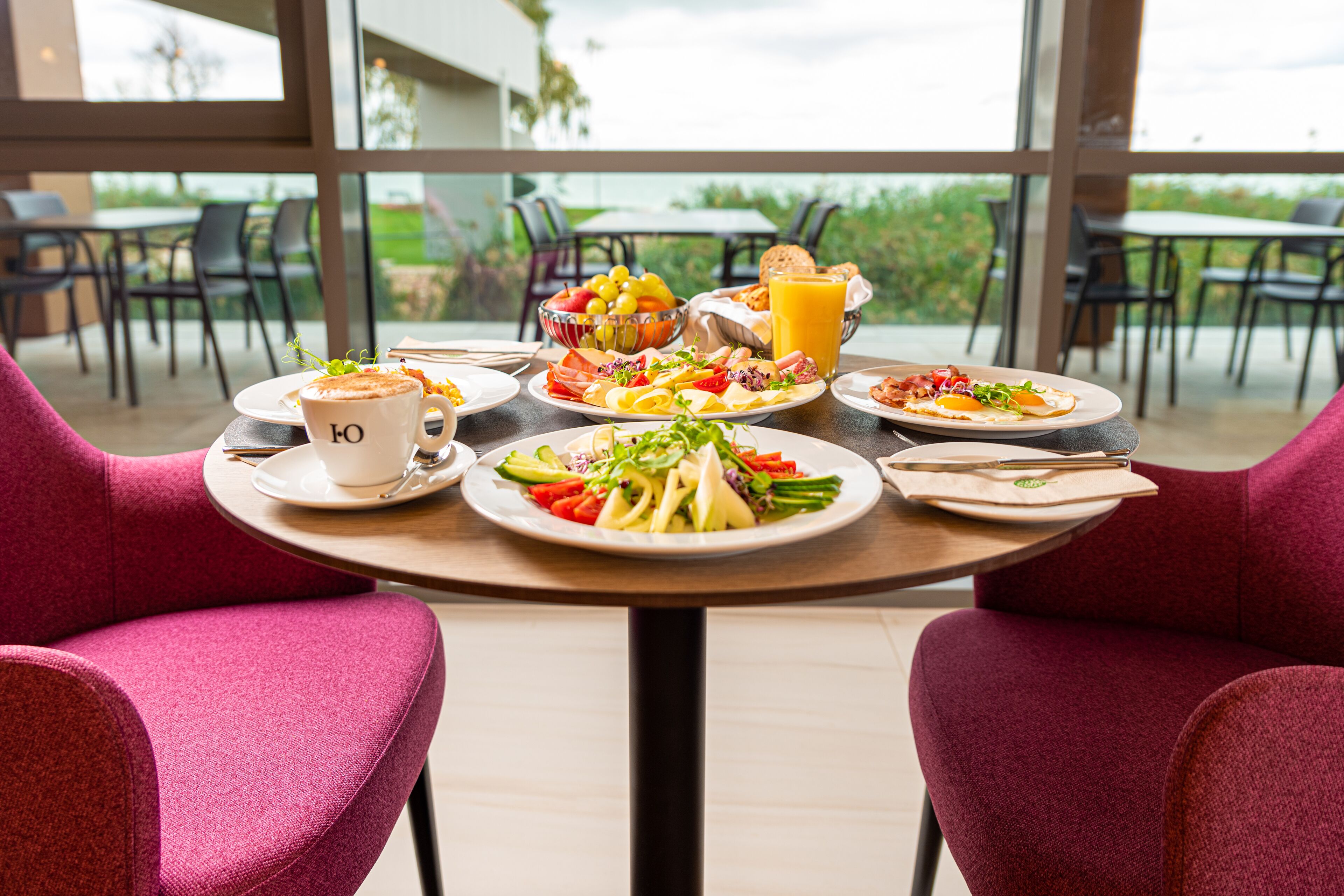 Daily buffet breakfast (HUF 3500 per person)