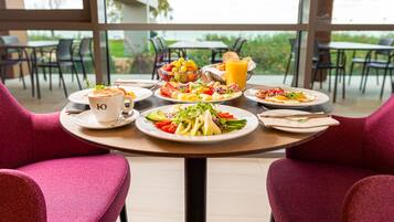 Daily buffet breakfast (HUF 3500 per person)