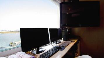 Twin Room | Living area | 42-inch flat-screen TV with cable channels, TV, Netflix