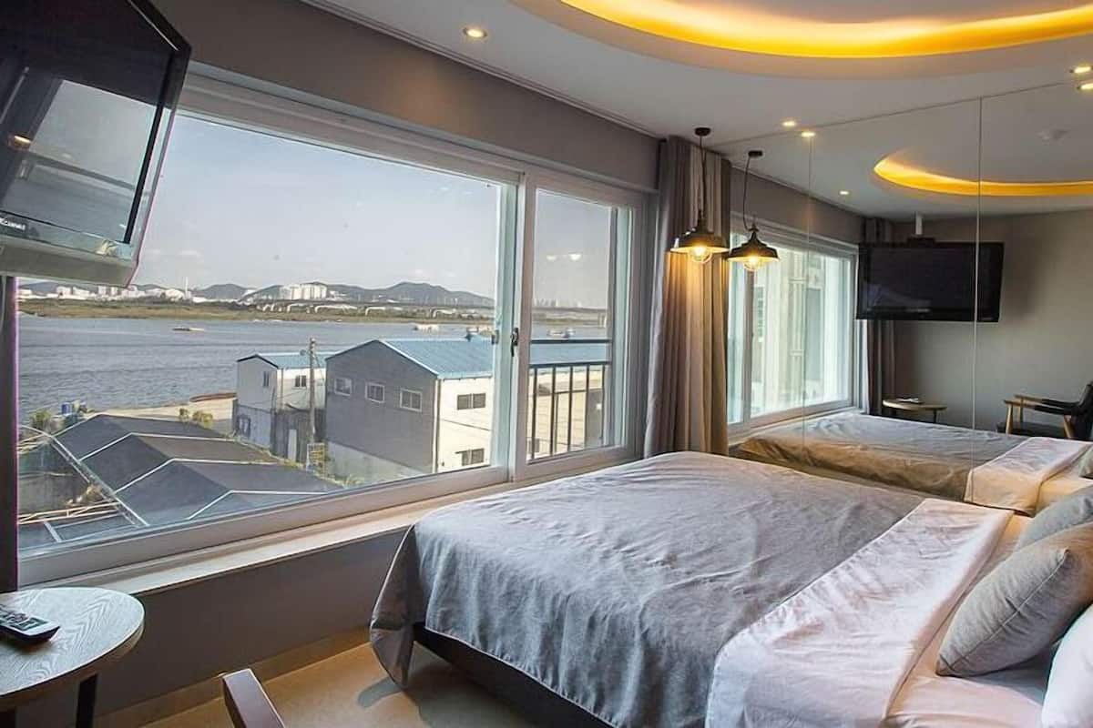 Quarto standard | Acesso grátis à internet com fio, roupa de cama