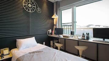 Twin Room | Free wired internet, bed sheets