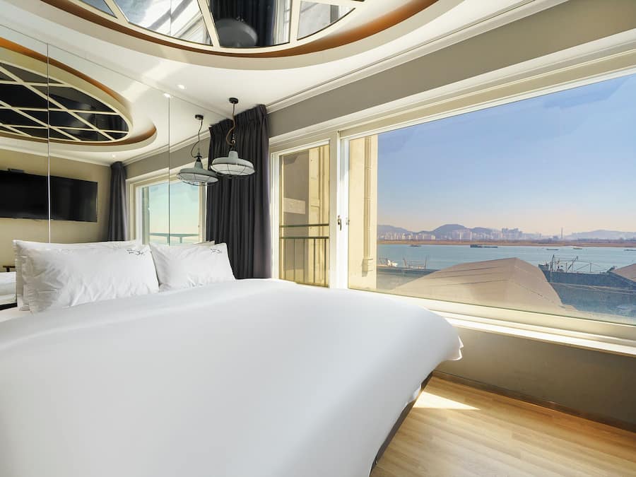 Standard Room | Free wired internet, bed sheets