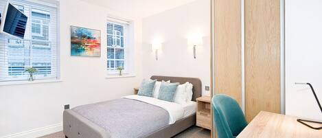 Kamar Desain | 1 kamar tidur, seprai premium, dan ruang kerja ramah laptop