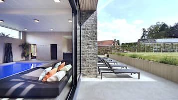 Indoor pool, pool loungers