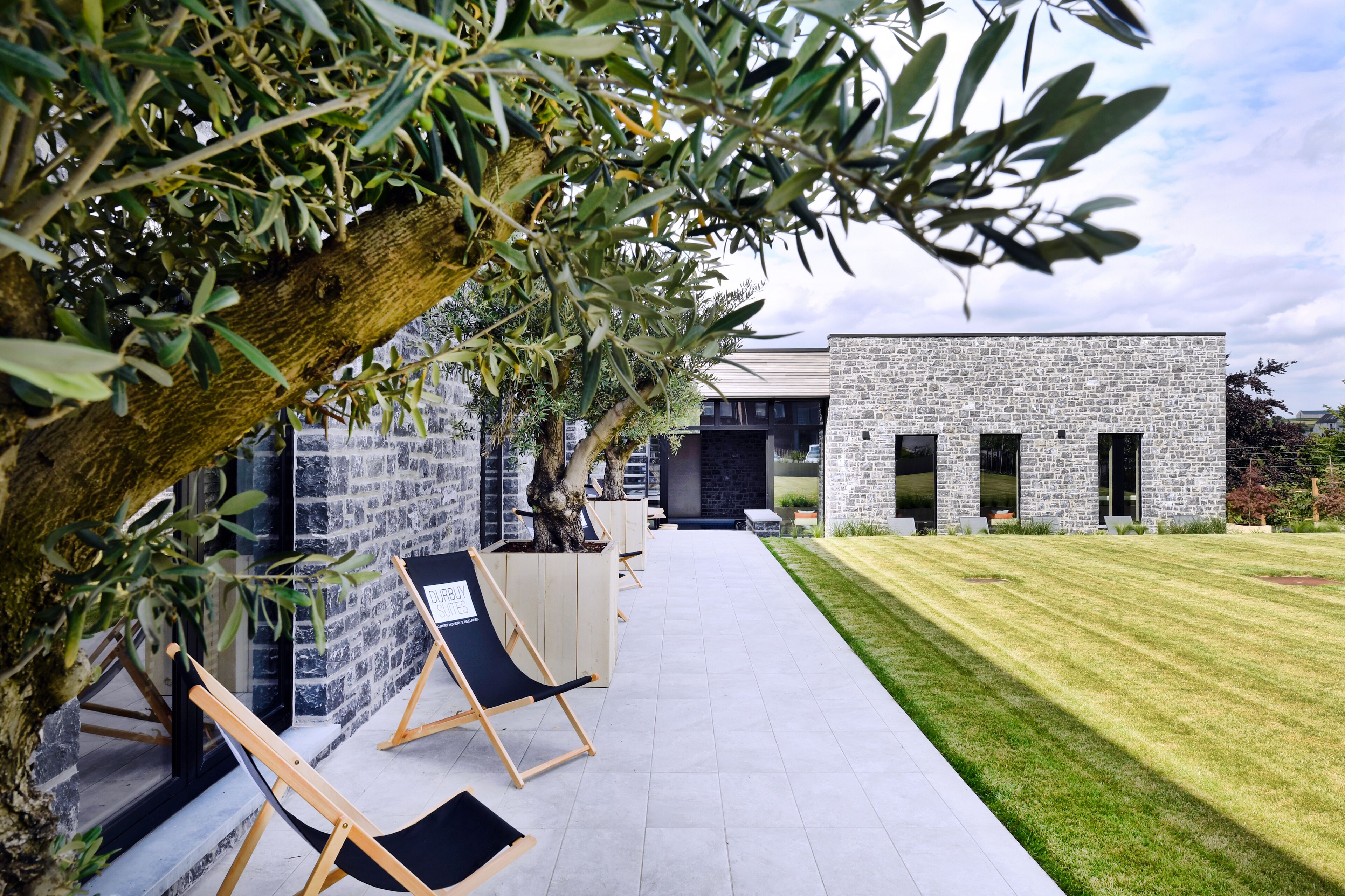 Hochwertige Bettwaren, Betten mit Memory-Foam-Matratzen, Minibar