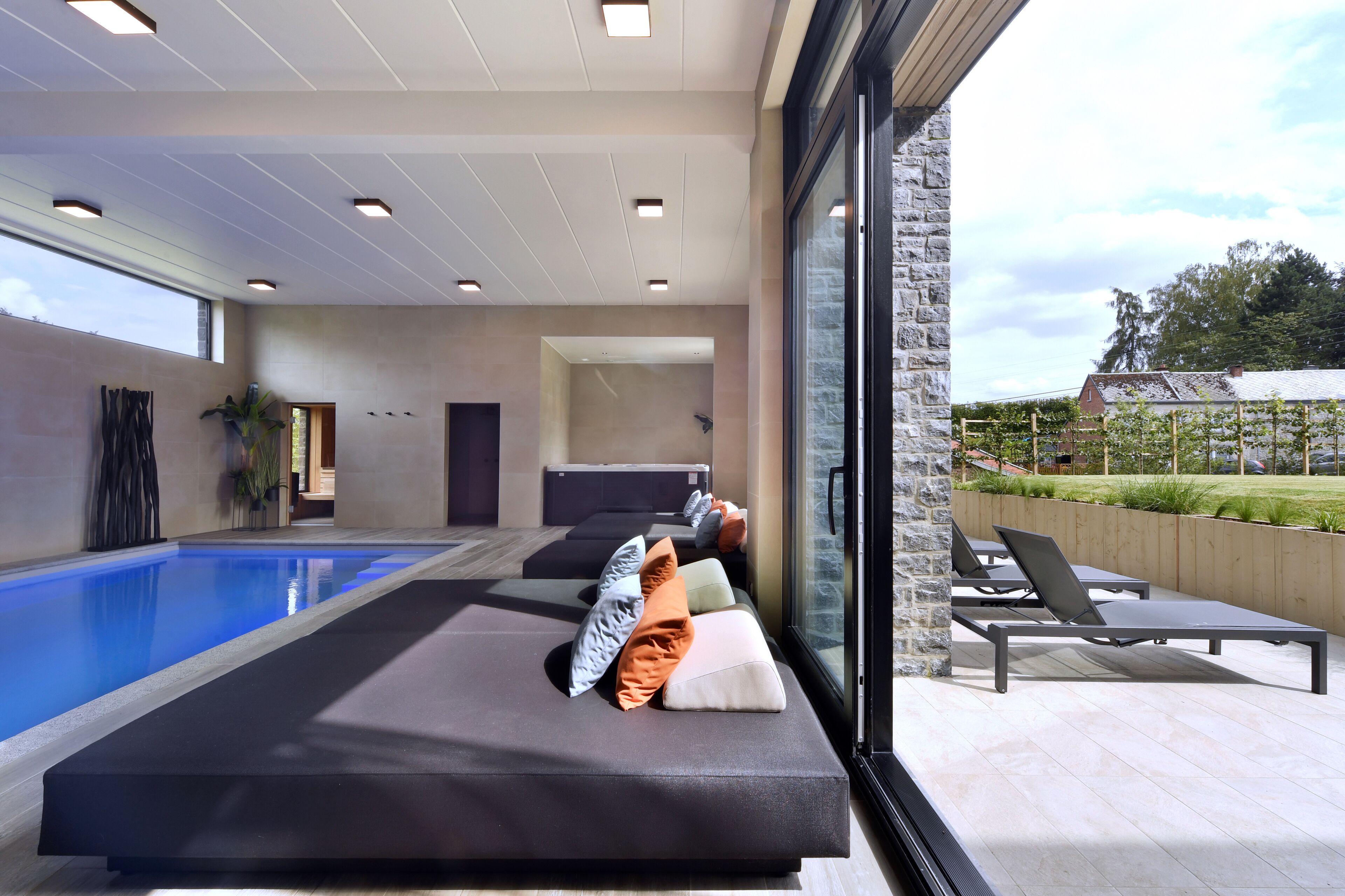 Indoor pool, sun loungers