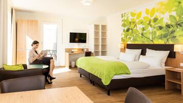 1 bedroom, hypo-allergenic bedding, pillow-top beds, in-room safe