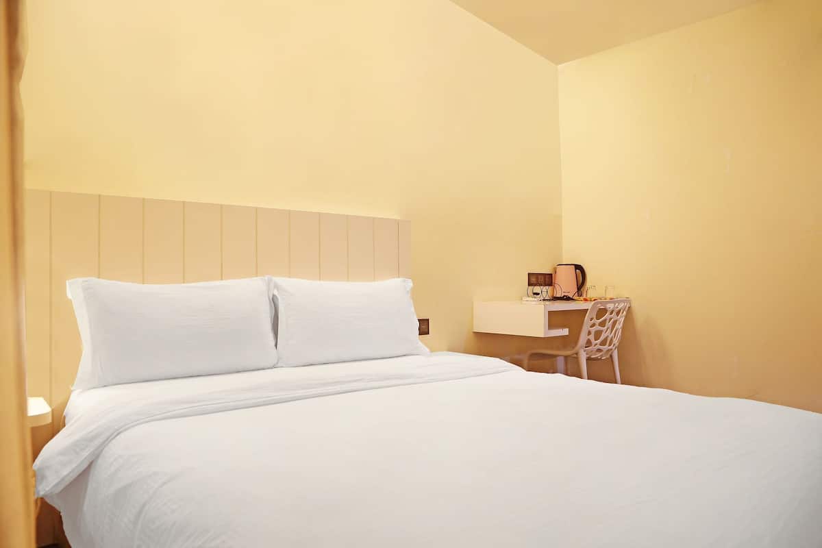 Deluxe Single Room | Desk, free WiFi, bed sheets