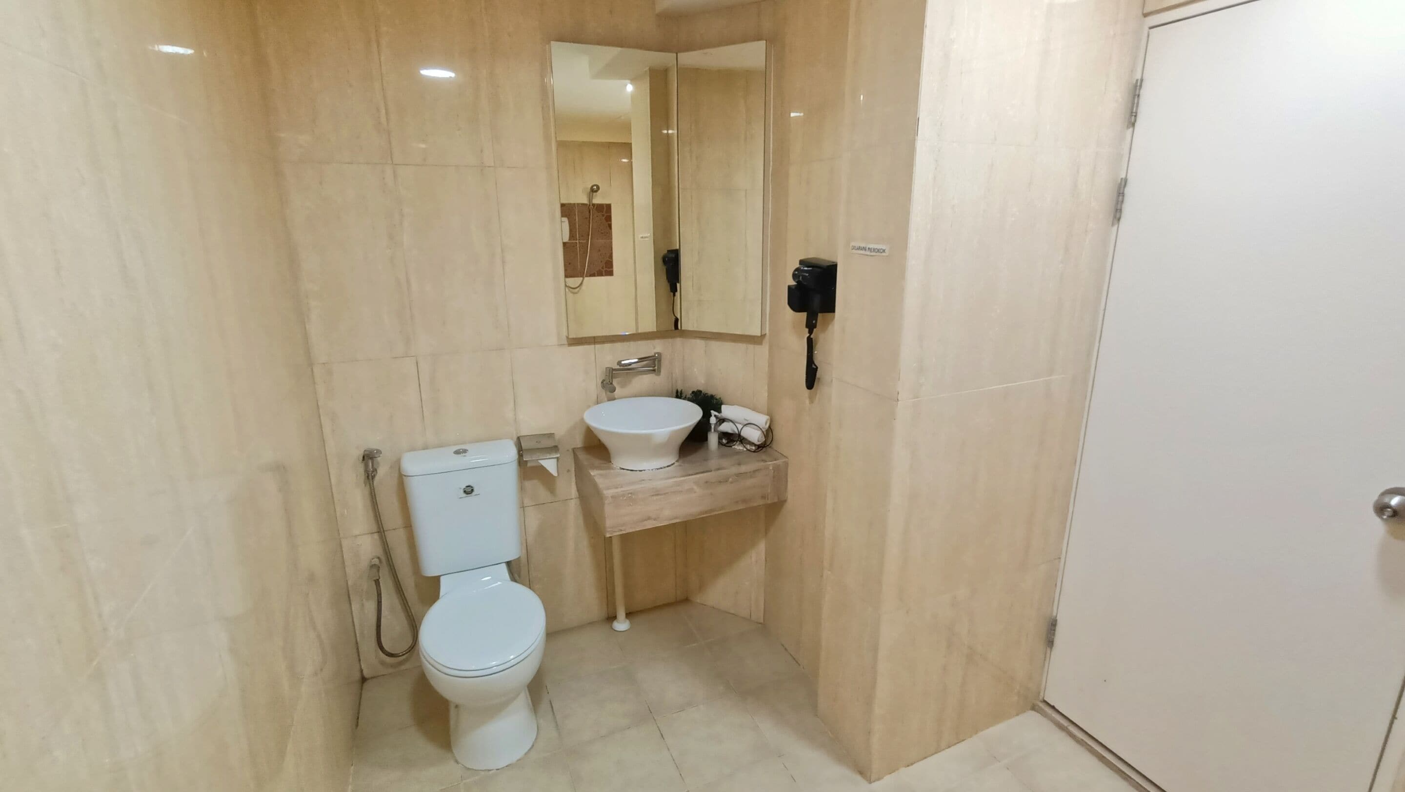 家庭套房 | 浴室 | 淋浴设施、毛巾