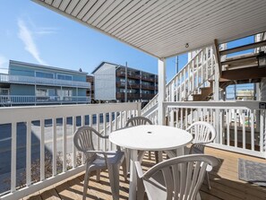 Outdoor dining - First Floor Ocean bBock Condo In a Small building (Ocean City)