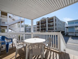 Outdoor dining - First Floor Ocean bBock Condo In a Small building (Ocean City)