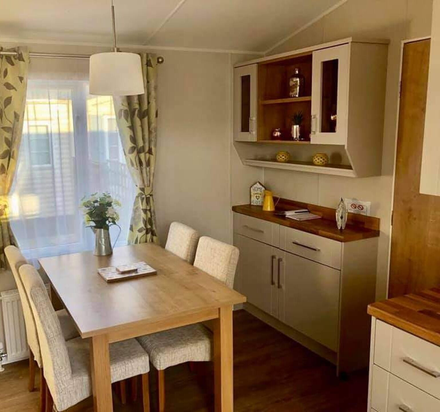 Kabin | Tempat makan