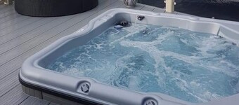 Lakeside Hot tub Holiday Tattershall Lakes